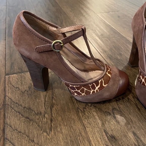 Fossil Giraffe Brown Heels - Picture 3 of 10